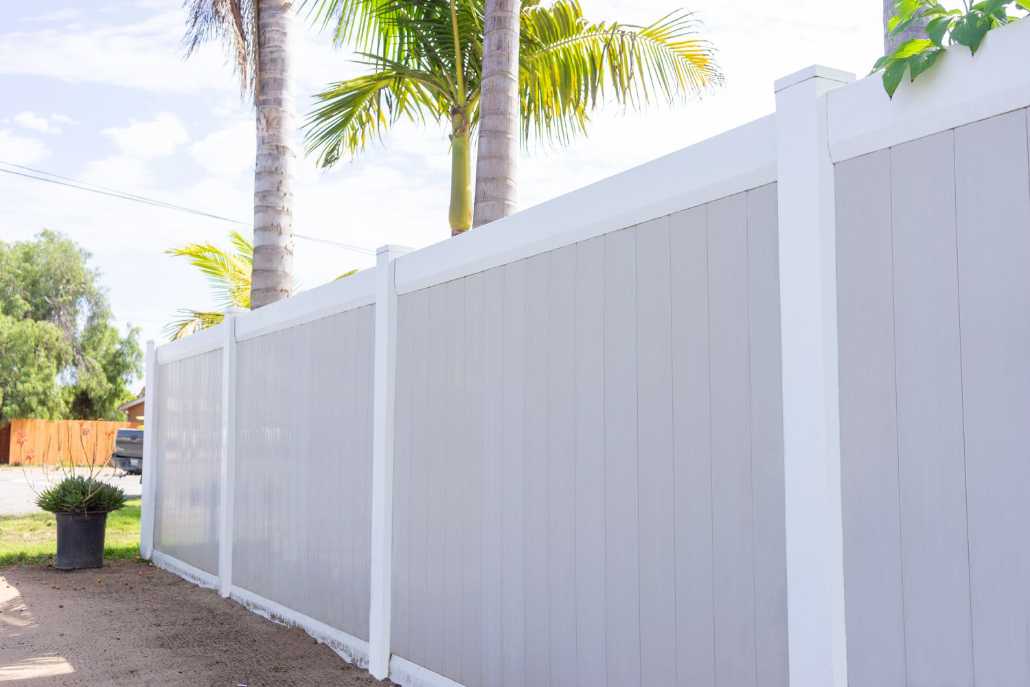 What Are the Top Durability Features of Modern Plastic Fencing?